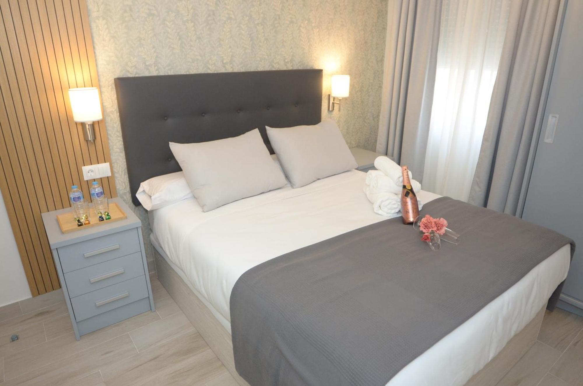 Alojamiento Beethoven Luxury มาลากา ภายนอก รูปภาพ