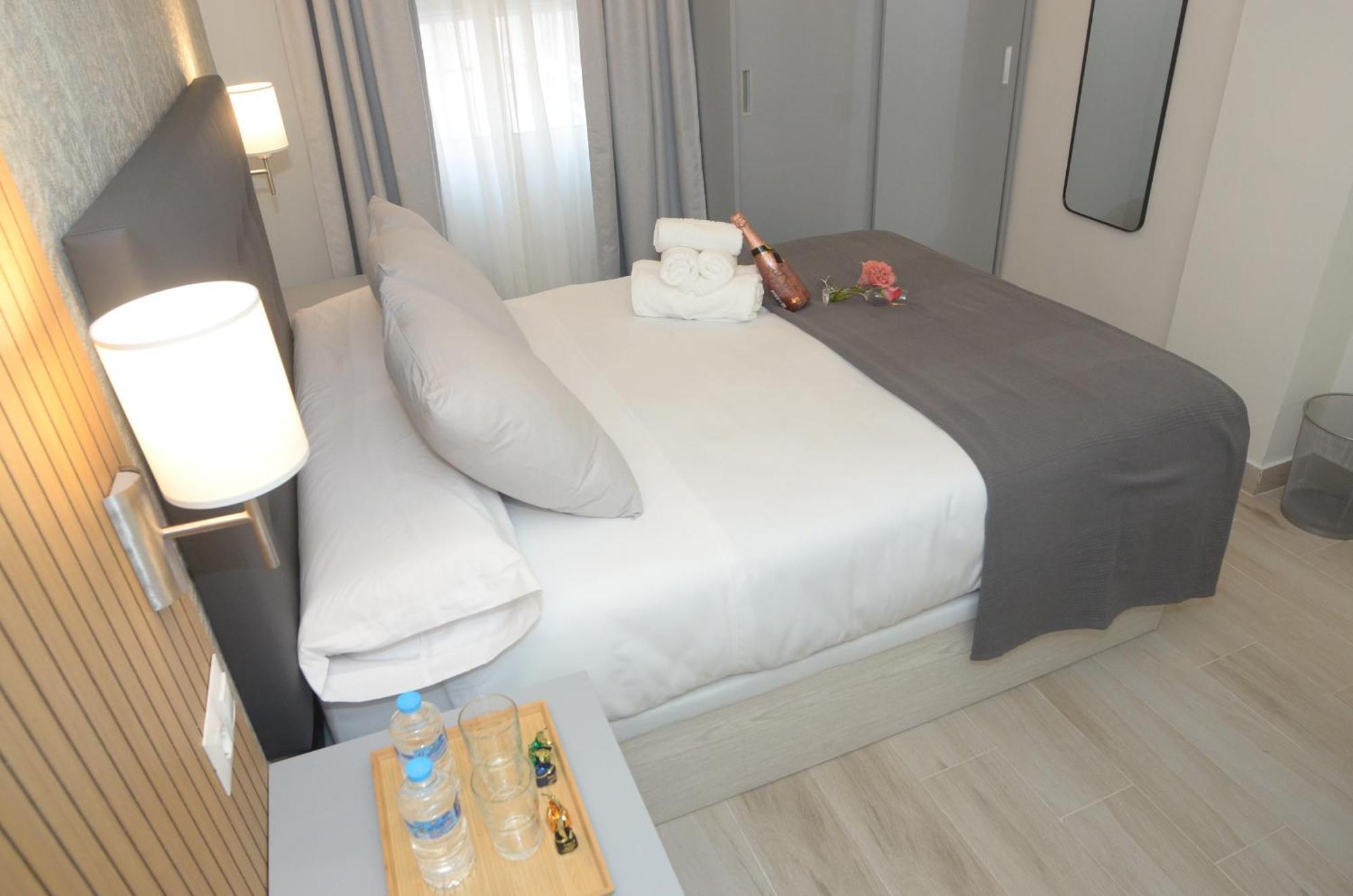 Alojamiento Beethoven Luxury มาลากา ภายนอก รูปภาพ