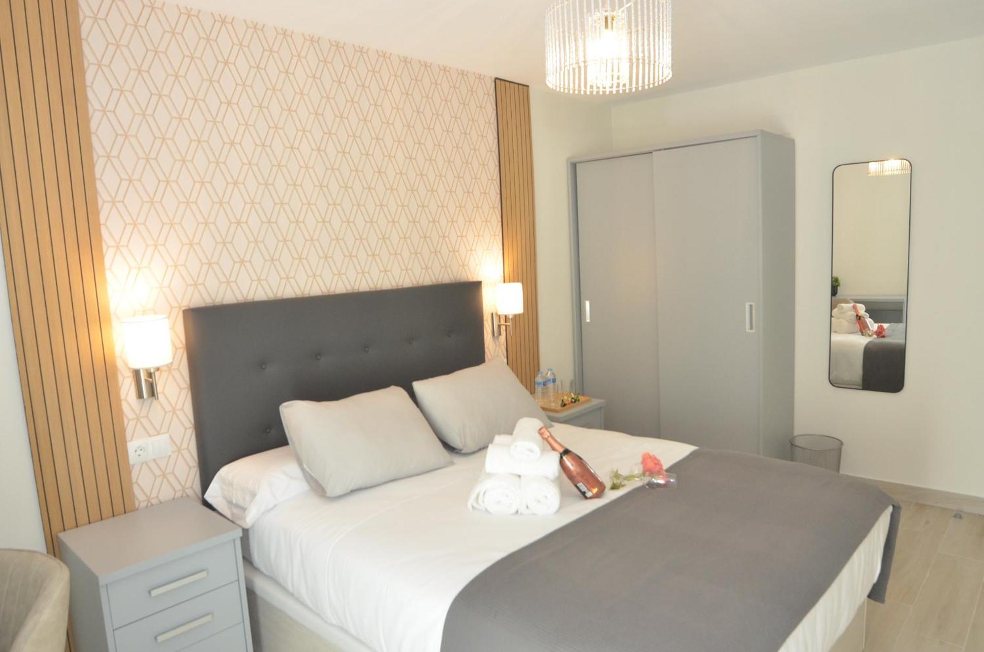 Alojamiento Beethoven Luxury มาลากา ภายนอก รูปภาพ