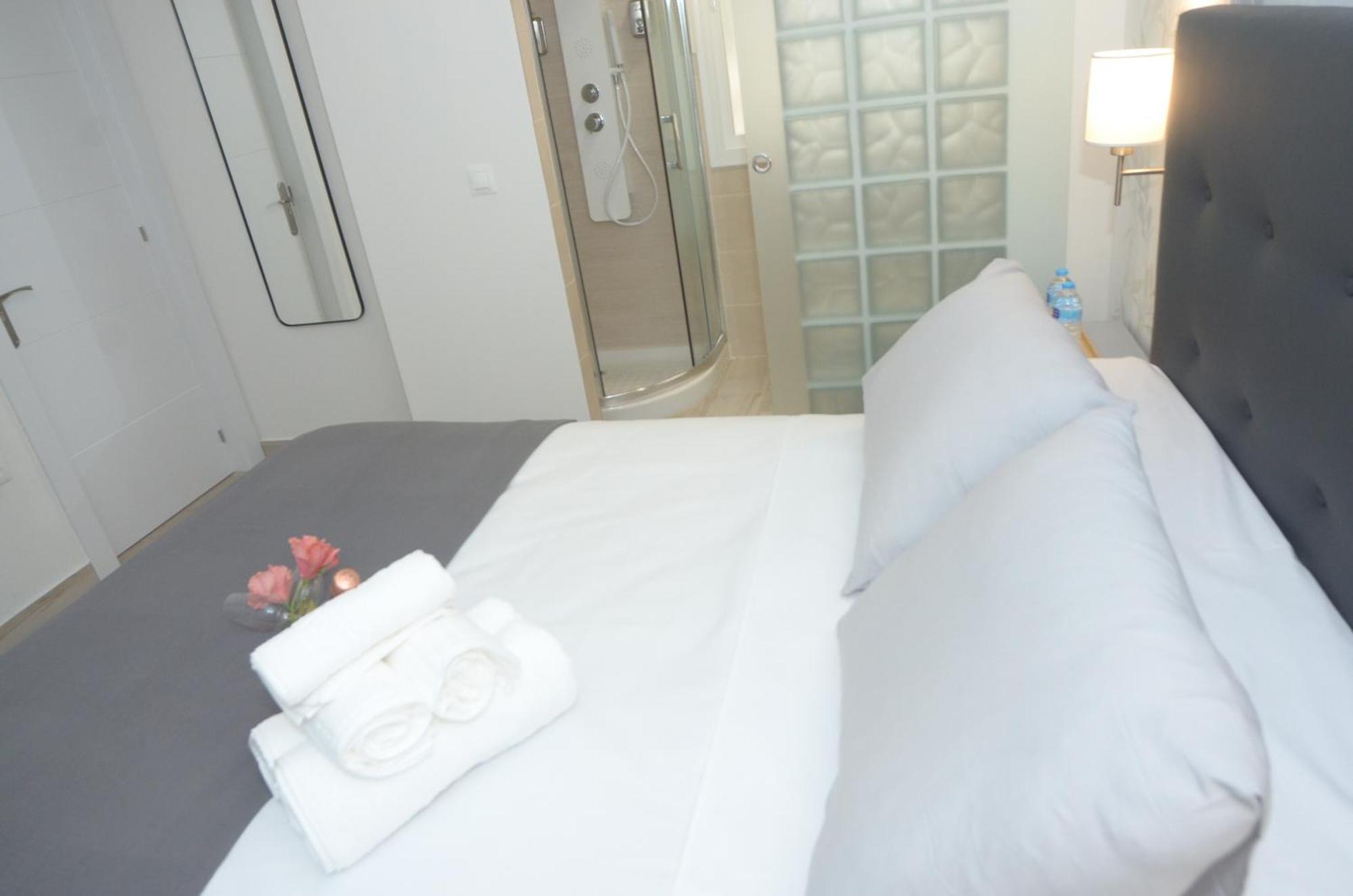 Alojamiento Beethoven Luxury มาลากา ภายนอก รูปภาพ