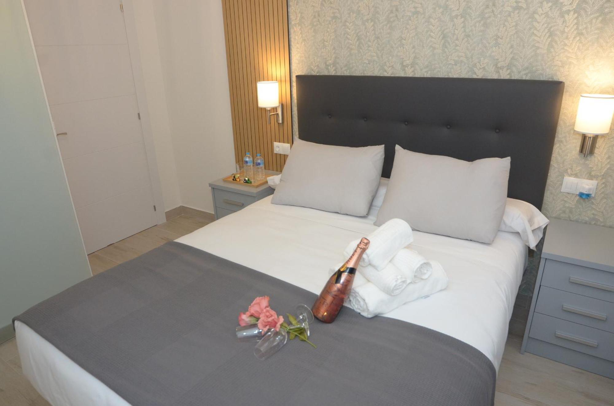 Alojamiento Beethoven Luxury มาลากา ภายนอก รูปภาพ