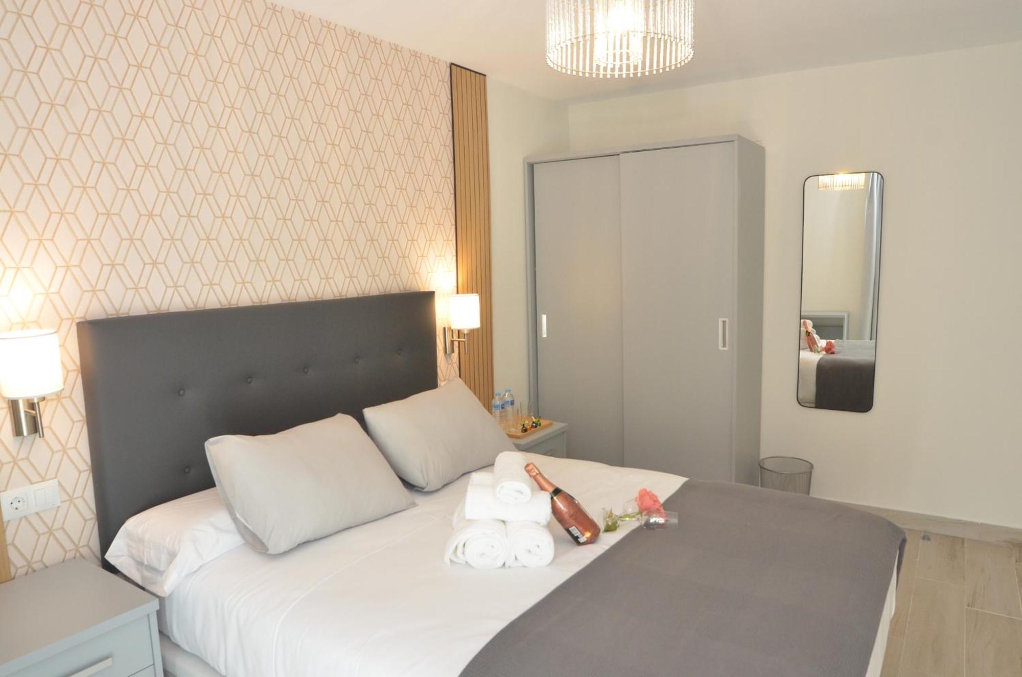 Alojamiento Beethoven Luxury มาลากา ภายนอก รูปภาพ