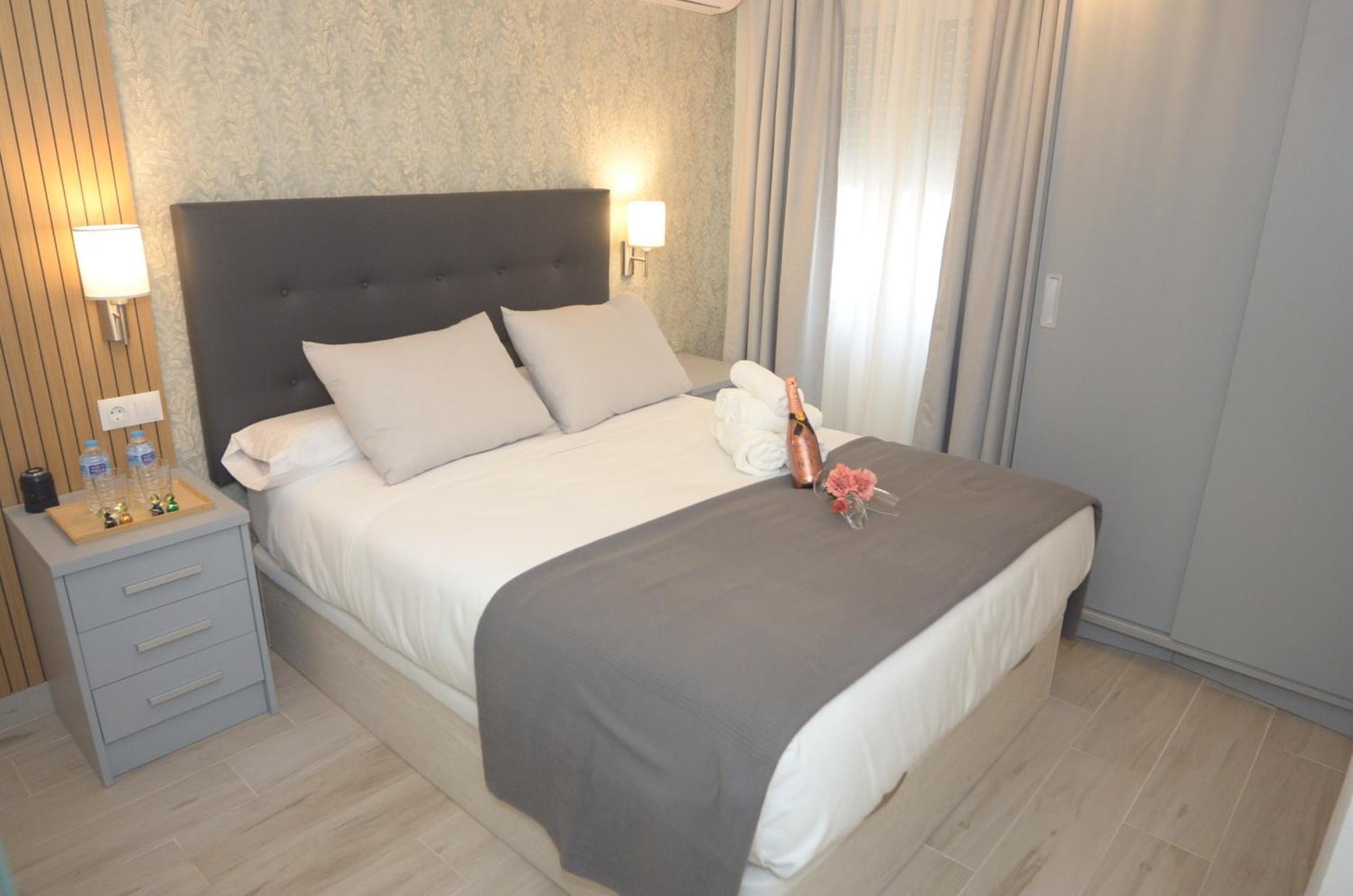 Alojamiento Beethoven Luxury มาลากา ภายนอก รูปภาพ