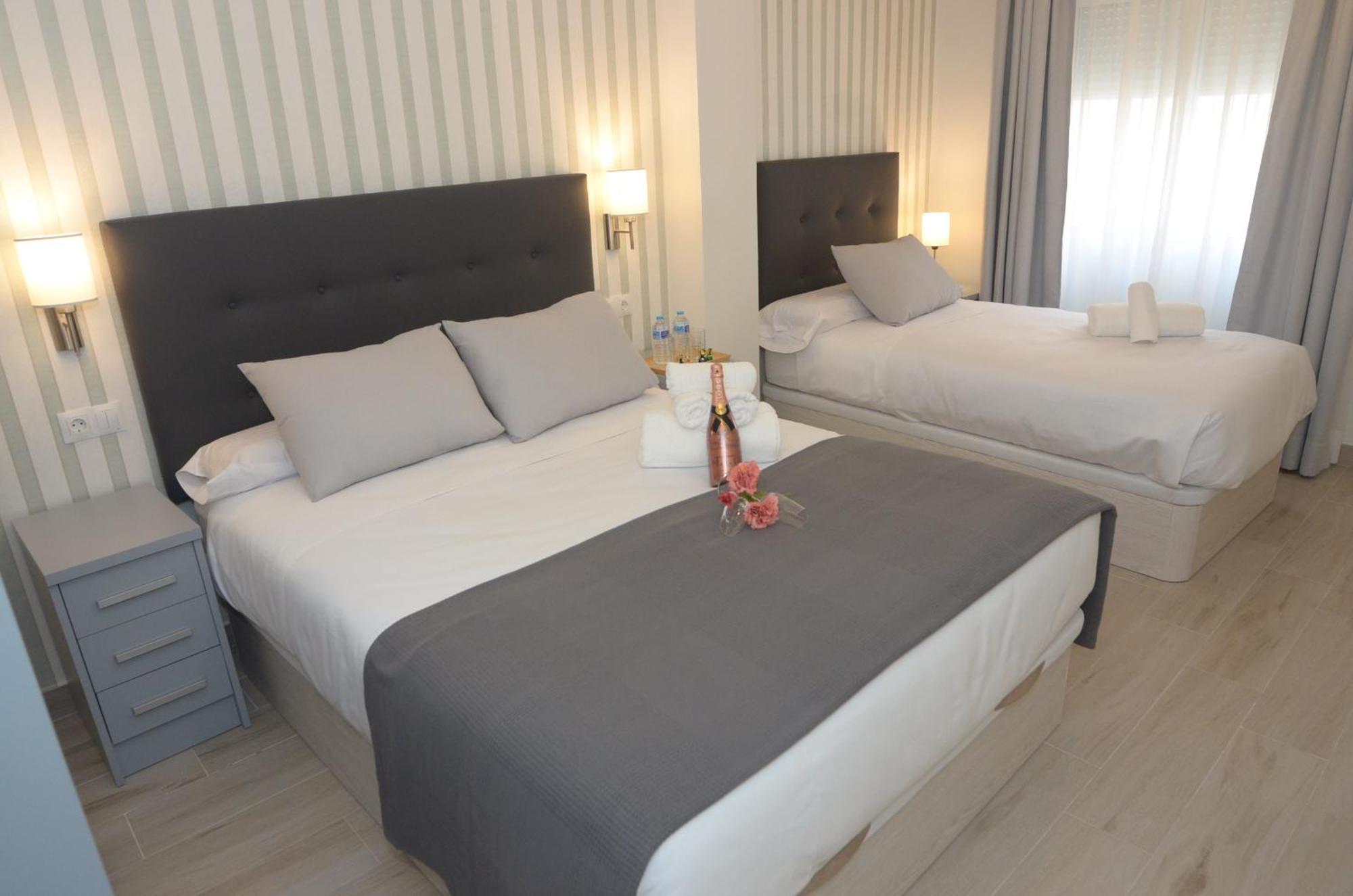 Alojamiento Beethoven Luxury มาลากา ภายนอก รูปภาพ