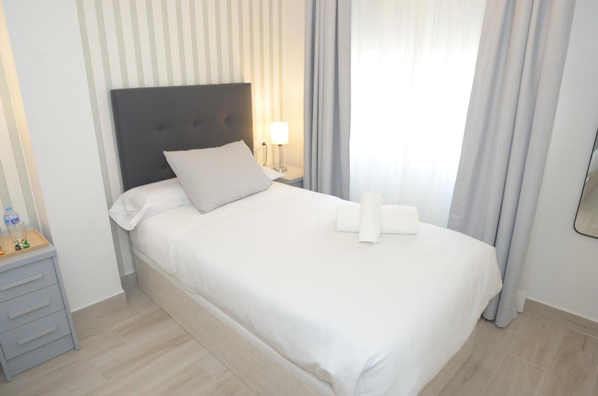 Alojamiento Beethoven Luxury มาลากา ภายนอก รูปภาพ