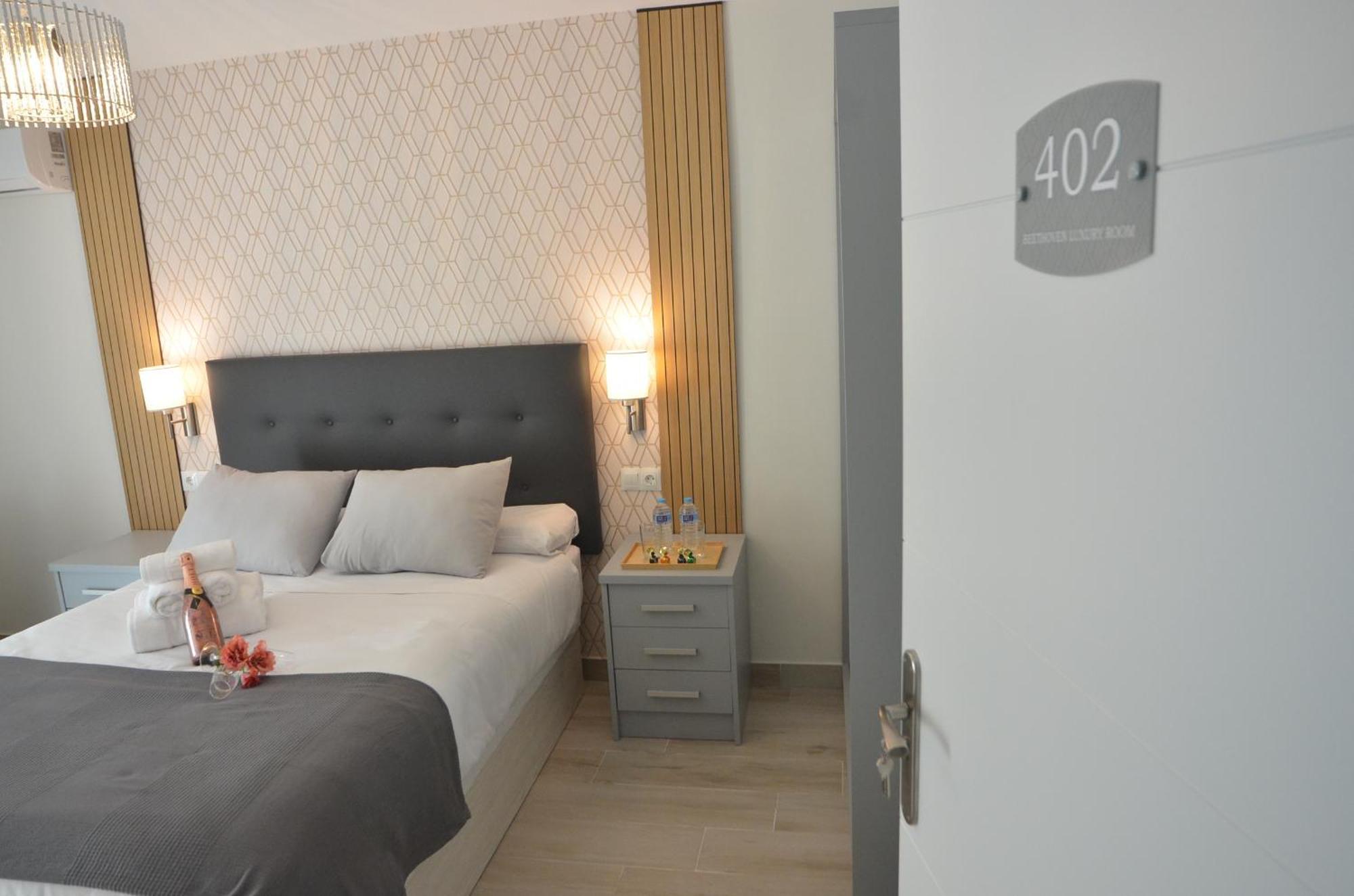 Alojamiento Beethoven Luxury มาลากา ภายนอก รูปภาพ