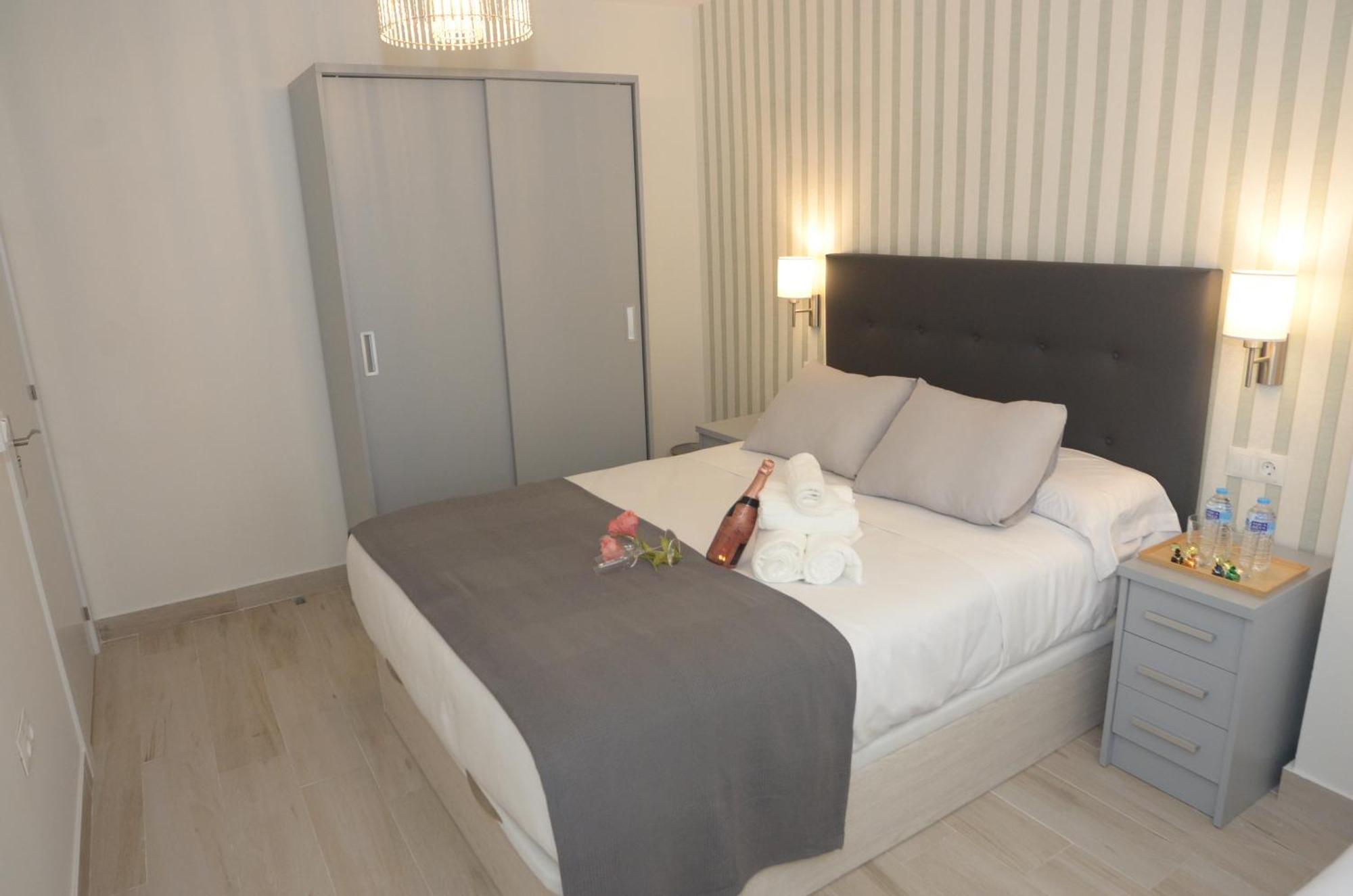 Alojamiento Beethoven Luxury มาลากา ภายนอก รูปภาพ